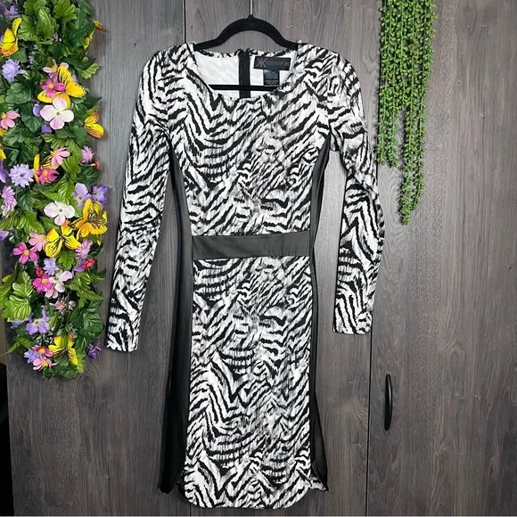 Kardashian Kollection Dresses | :)Kardashian Kollection Long Sleeve Printed Dress Size Xs | Color: Black/White | Size: Xs | Prtylittlefinds's Closet
